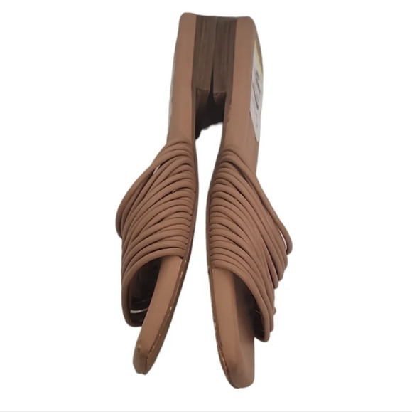 Marc Fisher Women's Maddie Flat Sandal - Picture 7 of 9